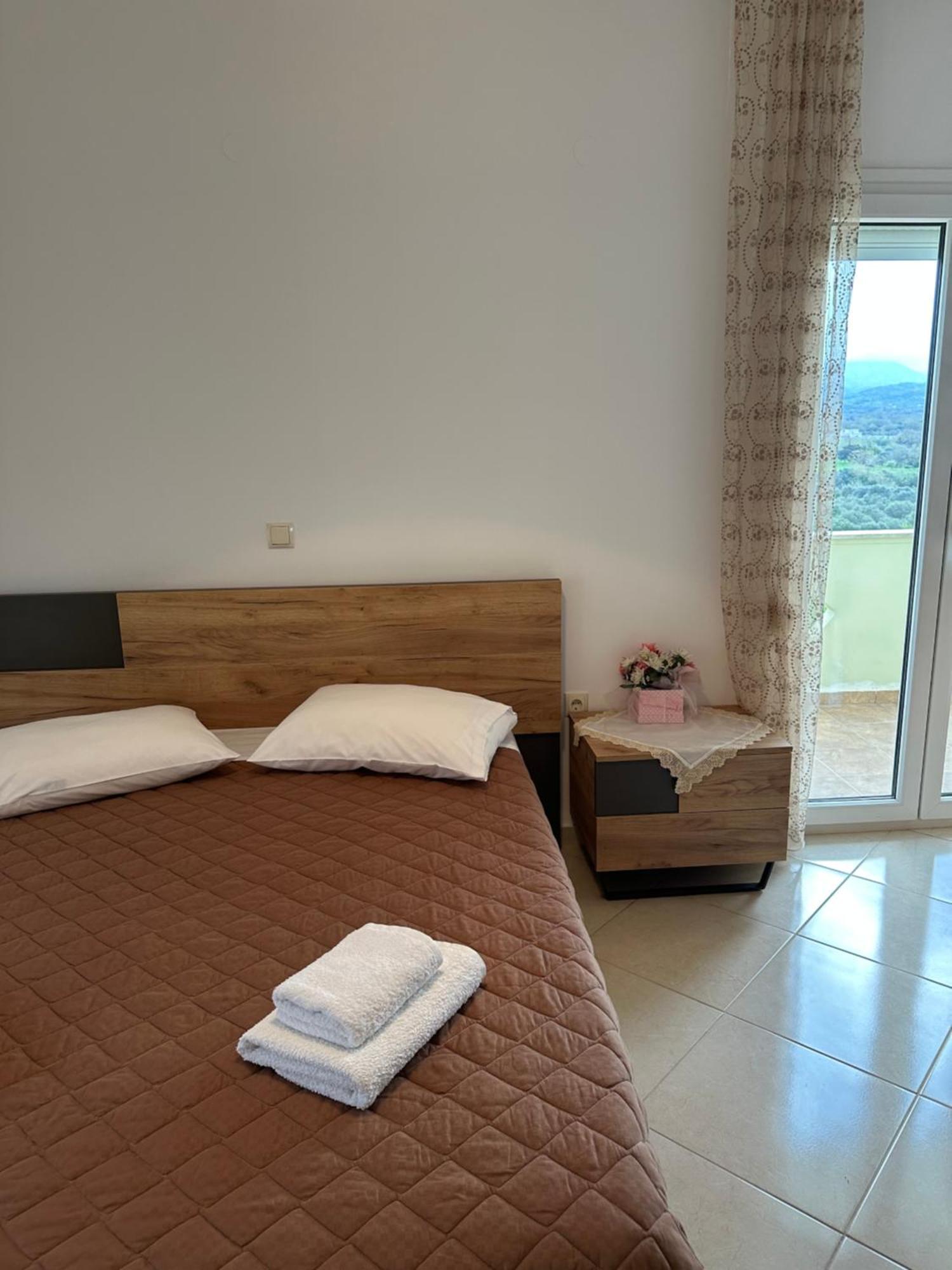 Breeze Holiday Home Koxare Bagian luar foto