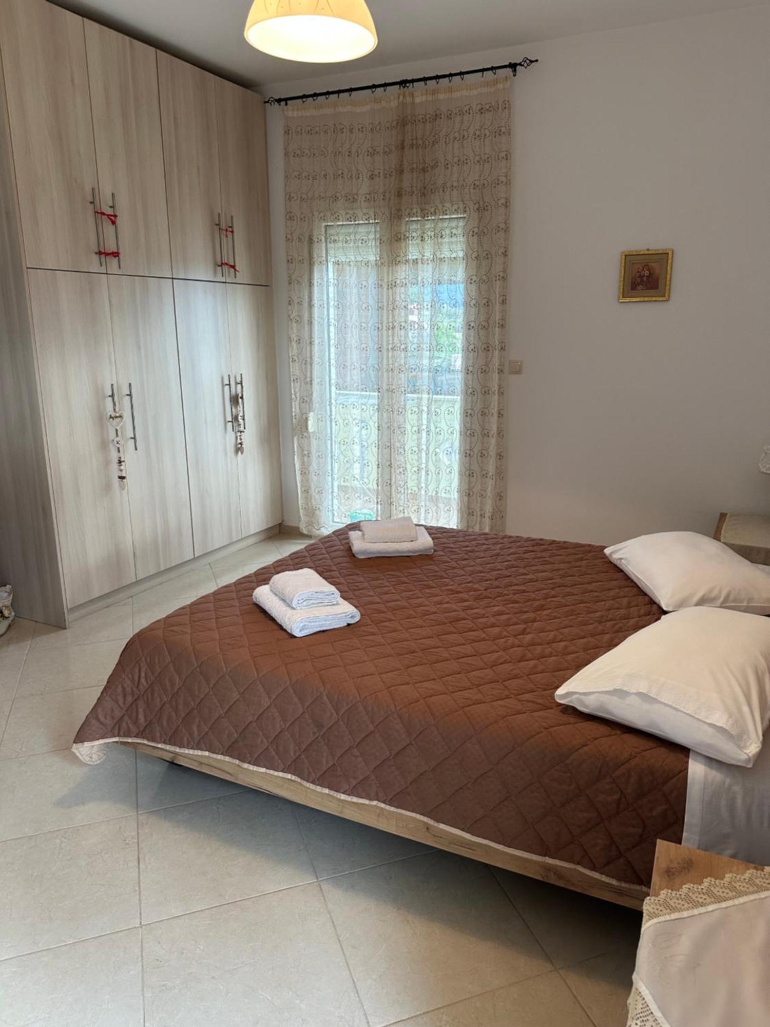 Breeze Holiday Home Koxare Bagian luar foto